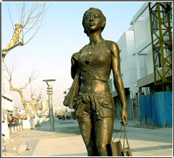 步行街商場購物女孩人物銅像 步行街商場購物女孩人物銅像