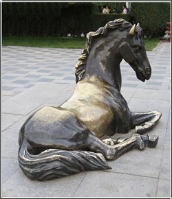臥馬銅雕塑 臥馬銅雕塑
