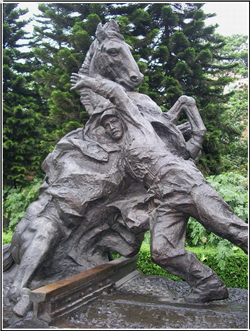 廣場公園現(xiàn)代人物銅雕塑 廣場公園現(xiàn)代人物銅雕塑