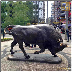 廣場(chǎng)大型開荒牛銅雕塑